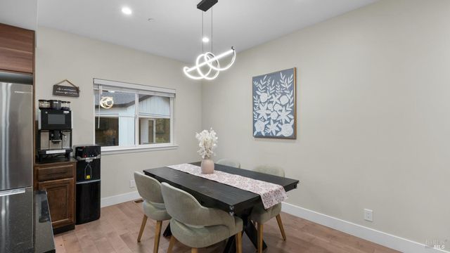 3720 Deauville Pl, Santa Rosa, CA 95403