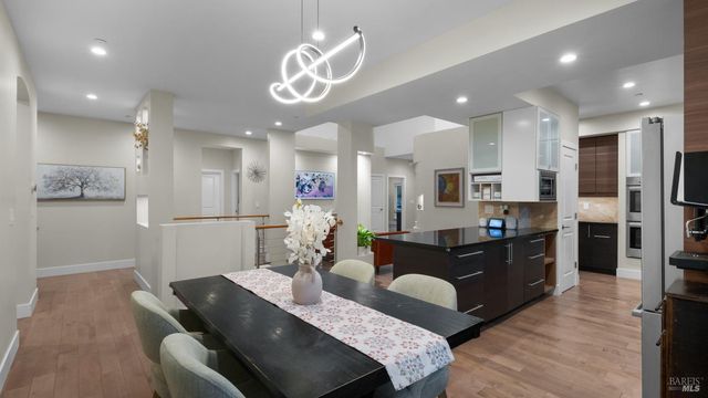 3720 Deauville Pl, Santa Rosa, CA 95403