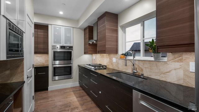 3720 Deauville Pl, Santa Rosa, CA 95403