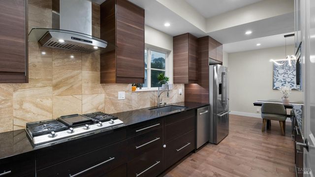 3720 Deauville Pl, Santa Rosa, CA 95403