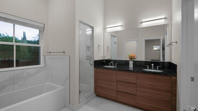 3720 Deauville Pl, Santa Rosa, CA 95403