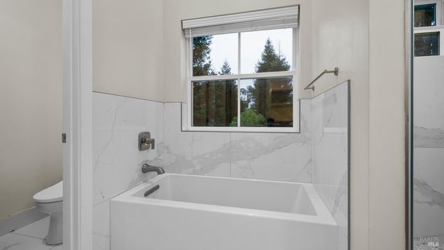 3720 Deauville Pl, Santa Rosa, CA 95403