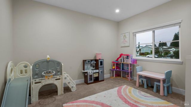 3720 Deauville Pl, Santa Rosa, CA 95403