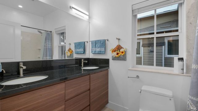 3720 Deauville Pl, Santa Rosa, CA 95403