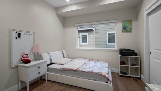 3720 Deauville Pl, Santa Rosa, CA 95403