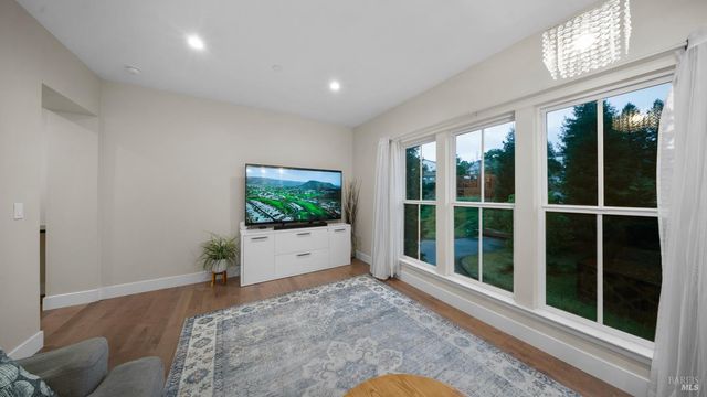 3720 Deauville Pl, Santa Rosa, CA 95403