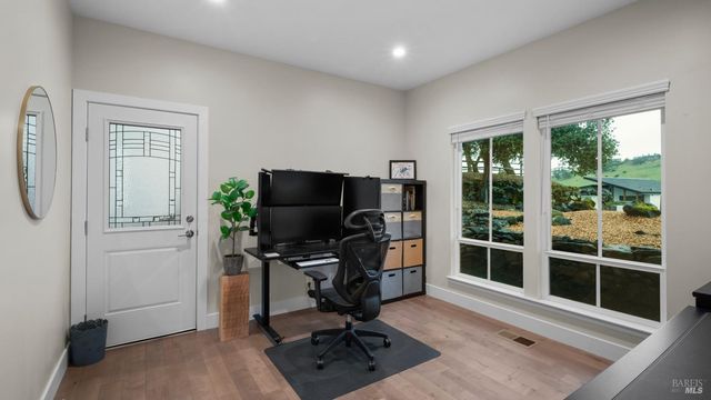 3720 Deauville Pl, Santa Rosa, CA 95403