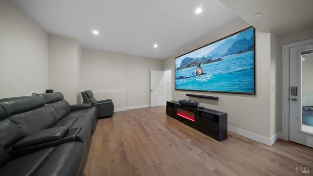 3720 Deauville Pl, Santa Rosa, CA 95403