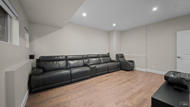 3720 Deauville Pl, Santa Rosa, CA 95403