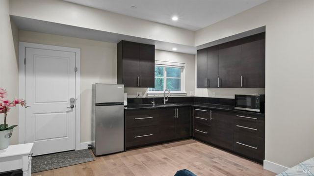 3720 Deauville Pl, Santa Rosa, CA 95403