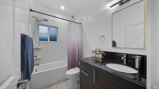 3720 Deauville Pl, Santa Rosa, CA 95403