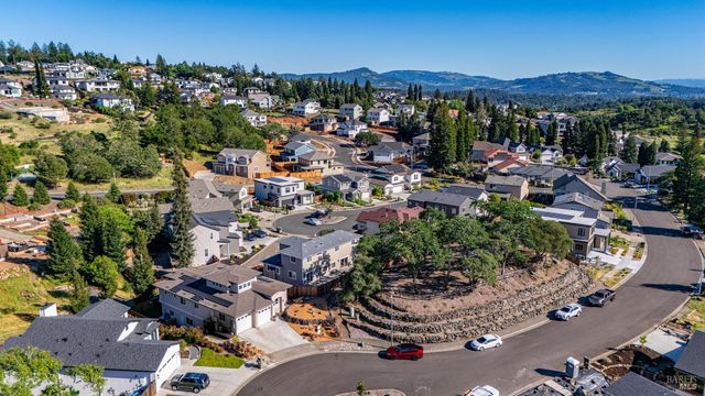 3720 Deauville Pl, Santa Rosa, CA 95403