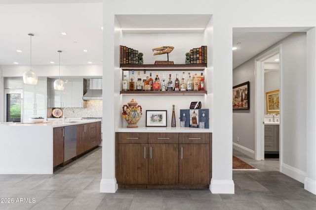 6180 N LAS BRISAS Drive, Paradise Valley, AZ 85253