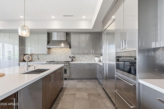 6180 N LAS BRISAS Drive, Paradise Valley, AZ 85253