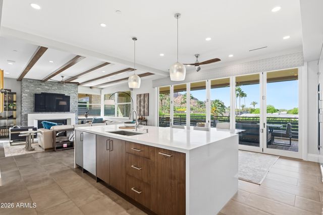 6180 N LAS BRISAS Drive, Paradise Valley, AZ 85253