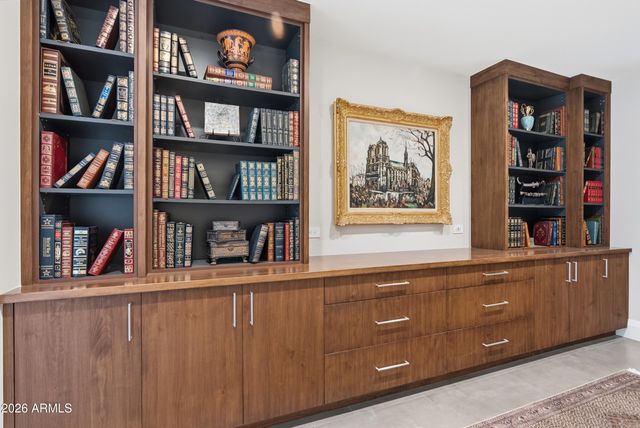 6180 N LAS BRISAS Drive, Paradise Valley, AZ 85253