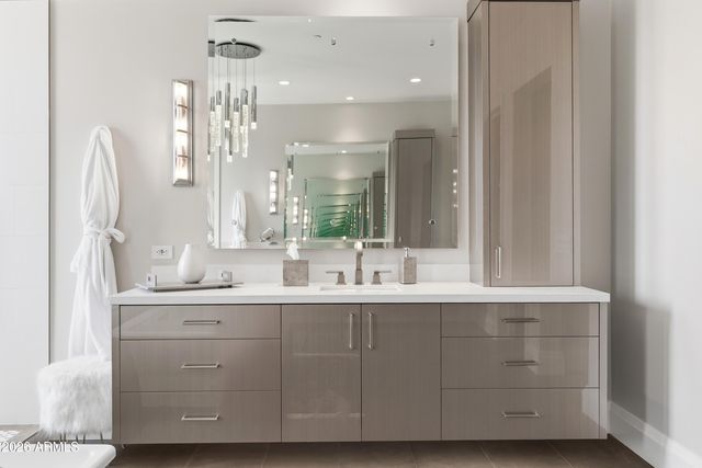 6180 N LAS BRISAS Drive, Paradise Valley, AZ 85253