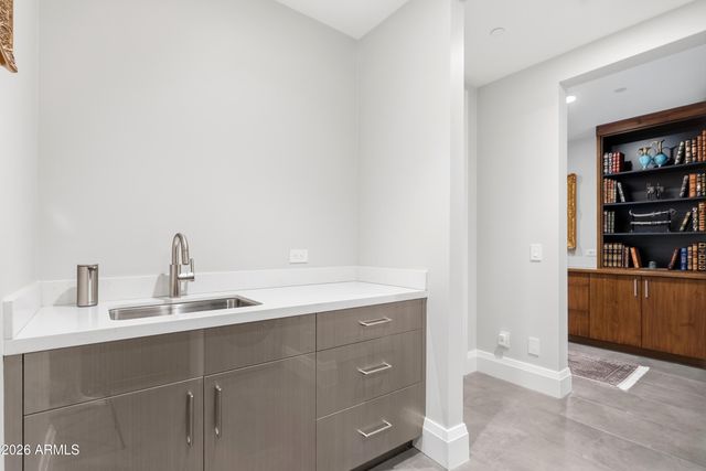 6180 N LAS BRISAS Drive, Paradise Valley, AZ 85253