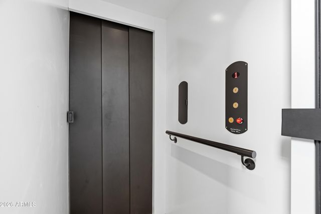 6180 N LAS BRISAS Drive, Paradise Valley, AZ 85253