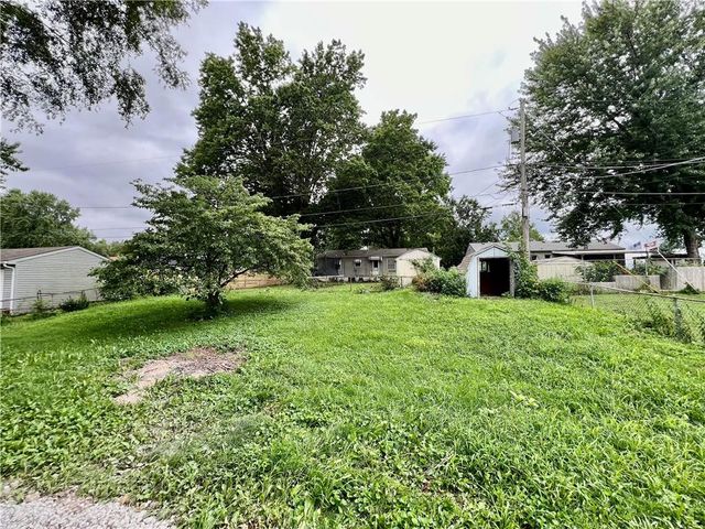 1310 N Indian Lane, Independence, MO 64056