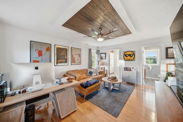 1 Tsitsinos Dr, Peabody, MA 01960