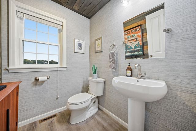 1 Tsitsinos Dr, Peabody, MA 01960