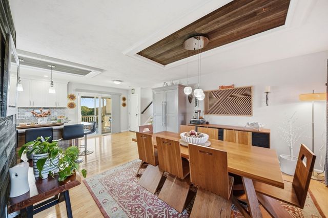 1 Tsitsinos Dr, Peabody, MA 01960