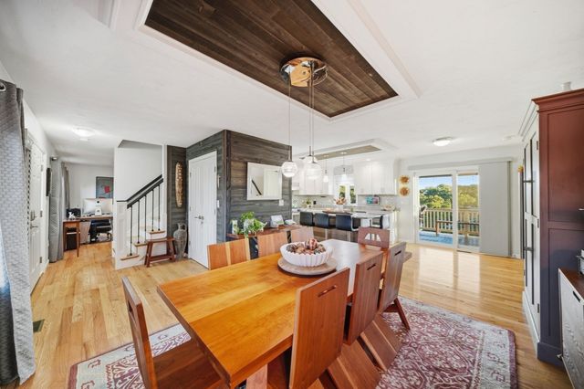 1 Tsitsinos Dr, Peabody, MA 01960
