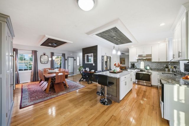 1 Tsitsinos Dr, Peabody, MA 01960