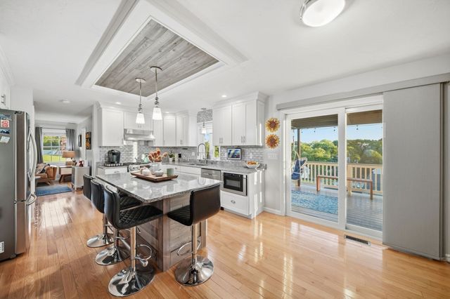 1 Tsitsinos Dr, Peabody, MA 01960