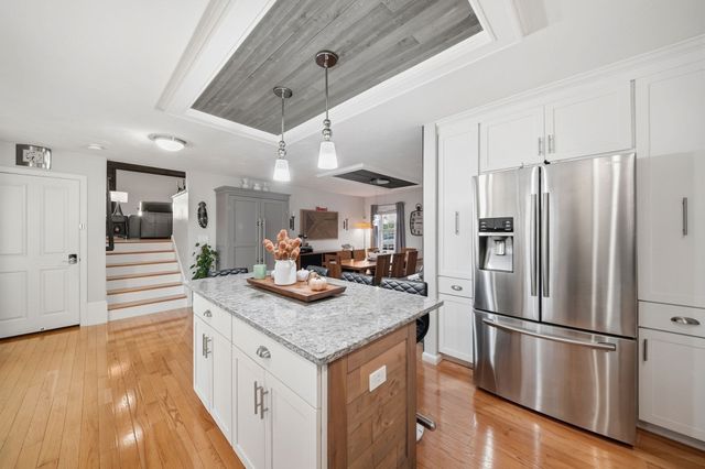 1 Tsitsinos Dr, Peabody, MA 01960