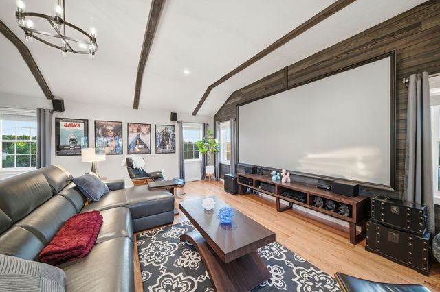1 Tsitsinos Dr, Peabody, MA 01960