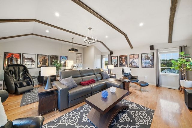 1 Tsitsinos Dr, Peabody, MA 01960