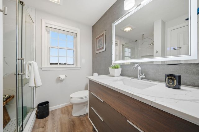 1 Tsitsinos Dr, Peabody, MA 01960
