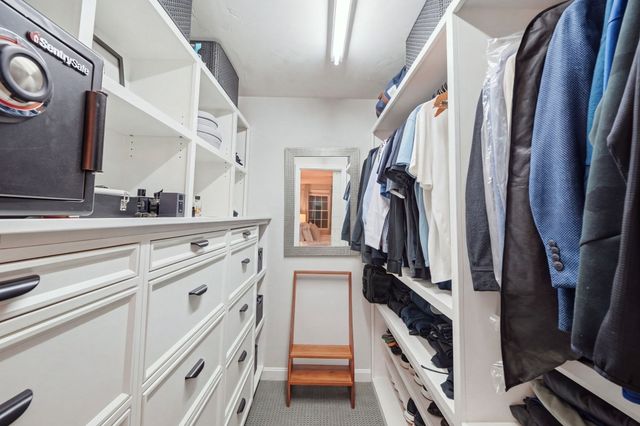 1 Tsitsinos Dr, Peabody, MA 01960