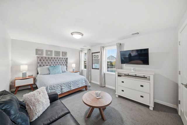 1 Tsitsinos Dr, Peabody, MA 01960