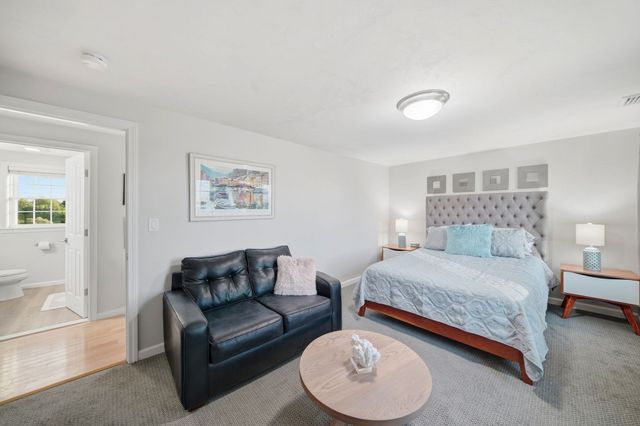 1 Tsitsinos Dr, Peabody, MA 01960