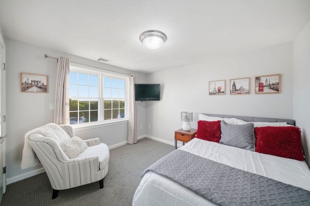 1 Tsitsinos Dr, Peabody, MA 01960