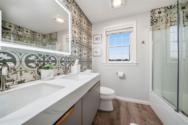 1 Tsitsinos Dr, Peabody, MA 01960