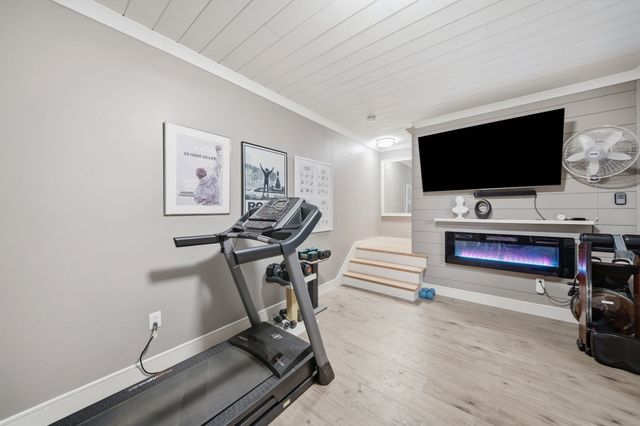 1 Tsitsinos Dr, Peabody, MA 01960