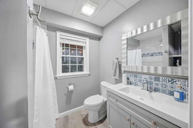 1 Tsitsinos Dr, Peabody, MA 01960