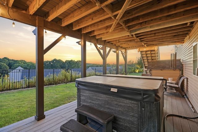 1 Tsitsinos Dr, Peabody, MA 01960