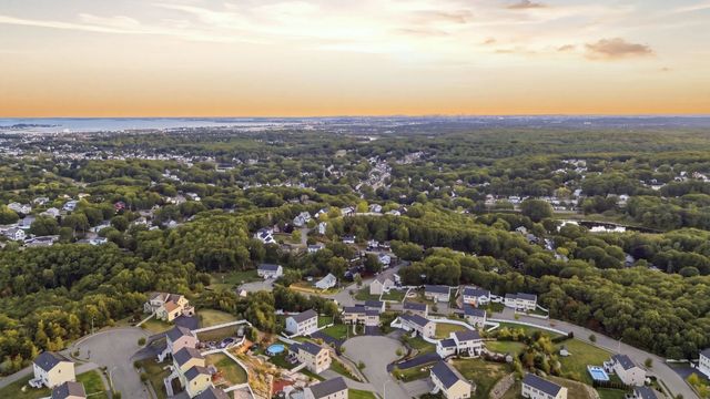 1 Tsitsinos Dr, Peabody, MA 01960