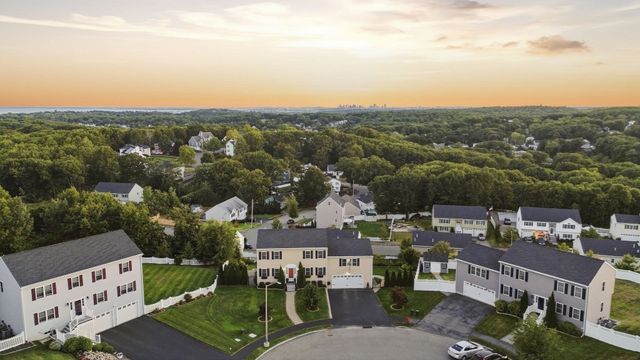 1 Tsitsinos Dr, Peabody, MA 01960