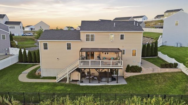 1 Tsitsinos Dr, Peabody, MA 01960