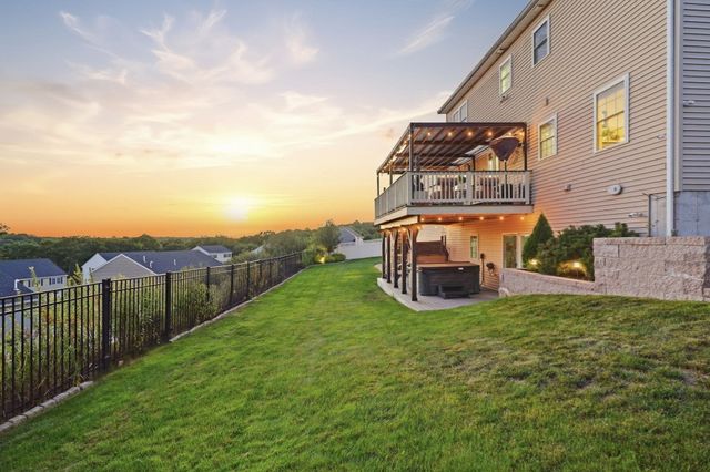 1 Tsitsinos Dr, Peabody, MA 01960