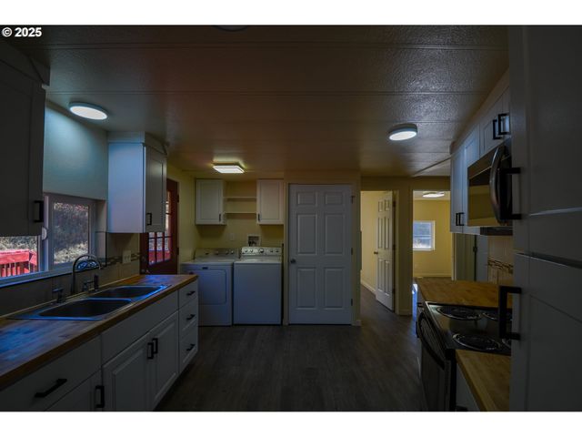 2193 CANYONVILLE RIDDLE Rd, Riddle, OR 97469