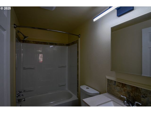 2193 CANYONVILLE RIDDLE Rd, Riddle, OR 97469