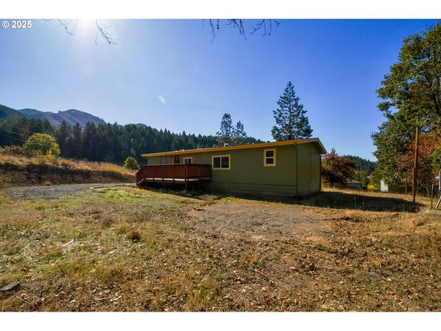 2193 CANYONVILLE RIDDLE Rd, Riddle, OR 97469