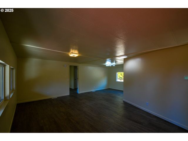 2193 CANYONVILLE RIDDLE Rd, Riddle, OR 97469